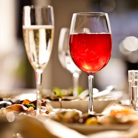 Alkohol und gezuckerte Getränke